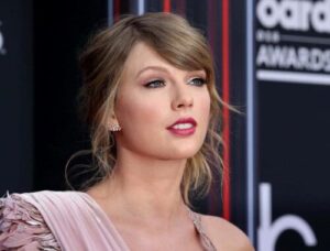 2018-10-09T172213Z_2_LYNXNPEE981GB_RTROPTP_4_PEOPLE-TAYLOR-SWIFT-e1706660327921.jpg